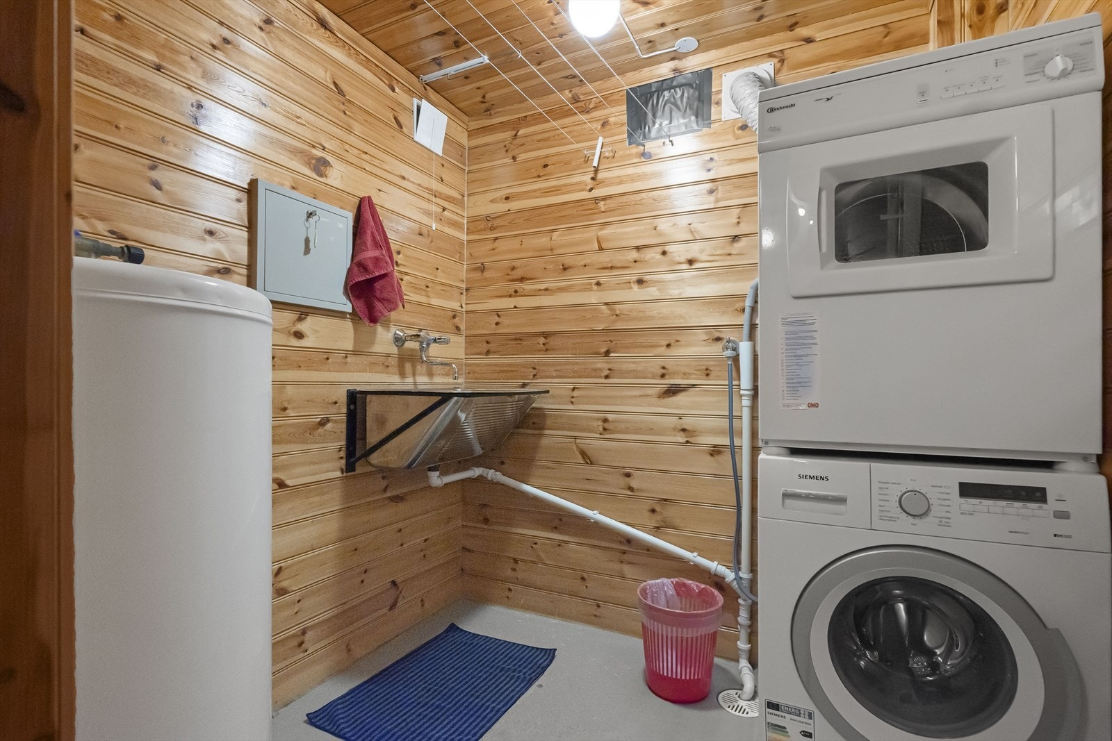 Det er også vaskerom og 2 boder i kjeller Galleribilde