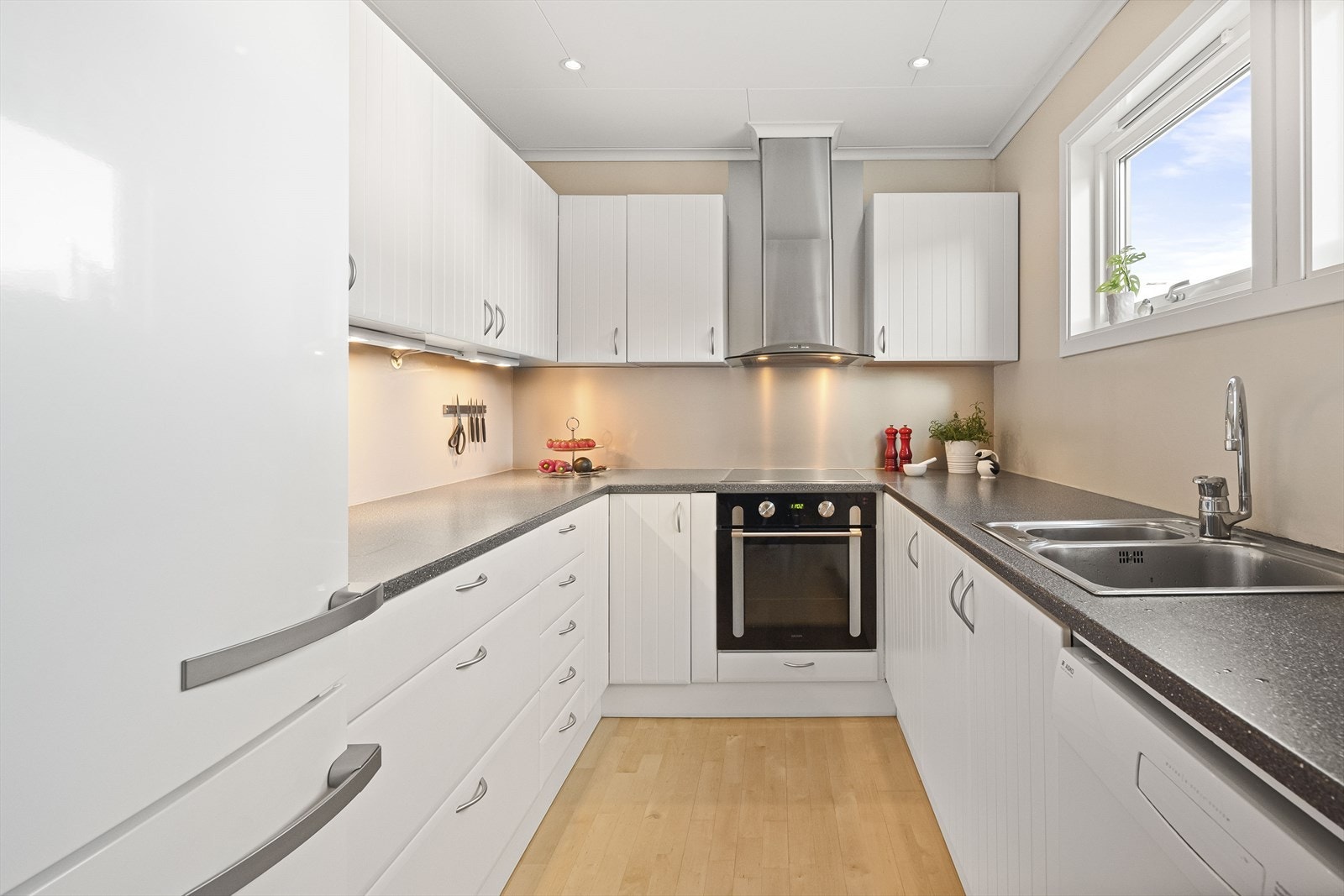 Oppgradert, pent og praktisk kjøkken. Galleribilde