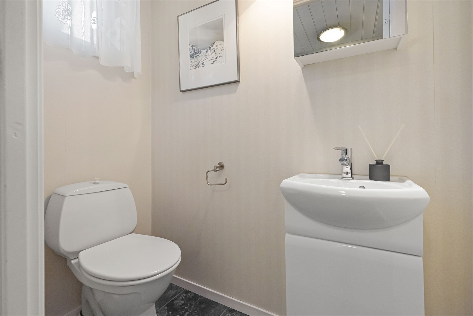 Gjestetoalett i 1. etasje Galleribilde