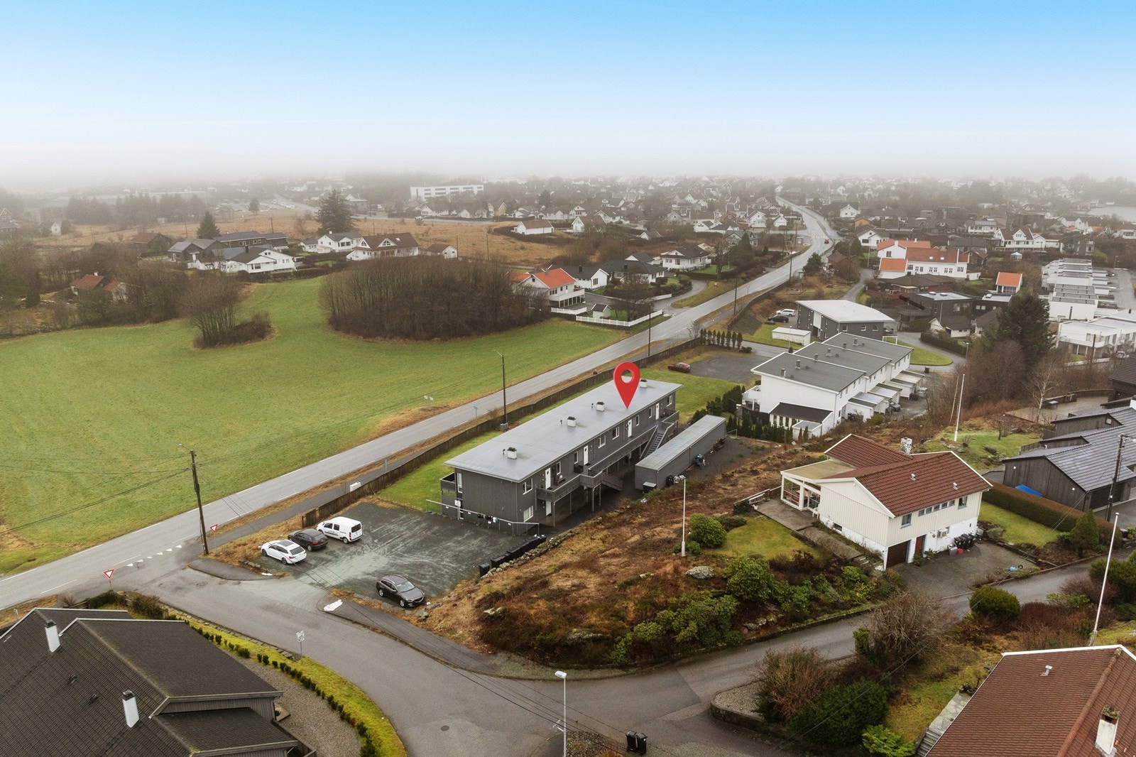 Barnehage, skole, idrettsanlegg, strand og turområder i området Galleribilde
