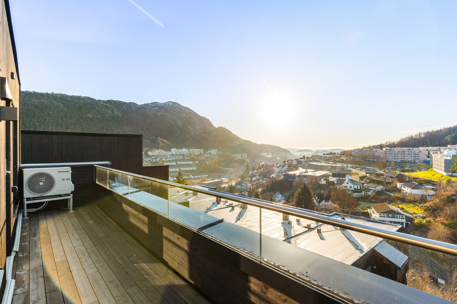 Det er mulighet for å innrede med ønsket utemøbler- Her kan du nyte fine godværsdager! Galleribilde