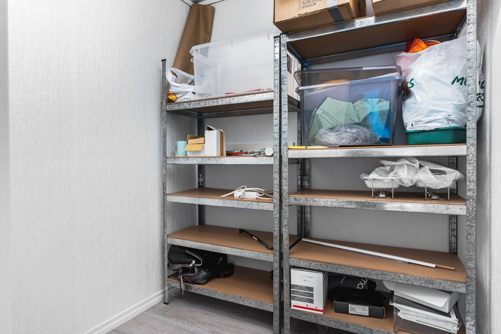 Innvendig bod på 3,7 kvm. Galleribilde