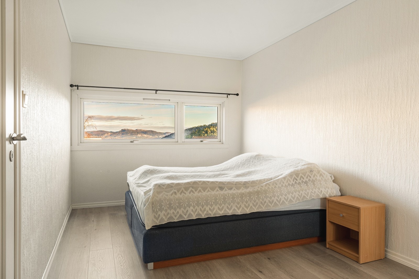 Soverom to passer ypperlig til bruk som koselig barnerom, gjesterom eller kontor. Galleribilde