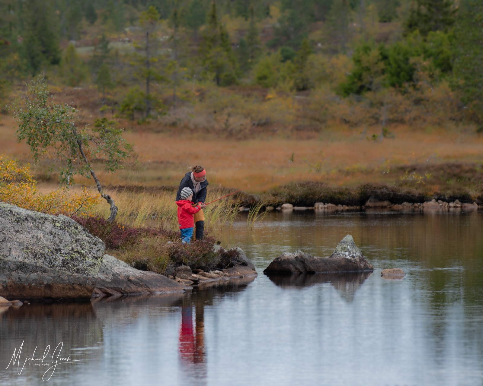 Idylliske fjellvann med fiskemuligheter Galleribilde