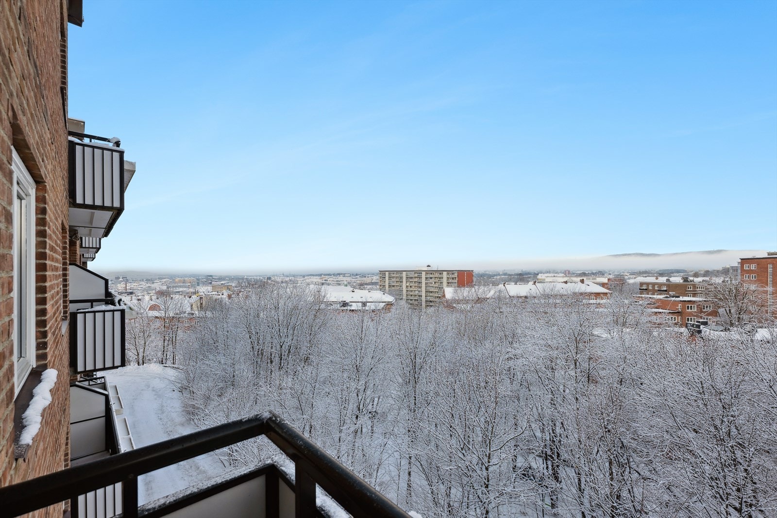 Her kan du nyte fantastiske solforhold og flott utsikt mot Oslofjorden og Holmenkollen Galleribilde