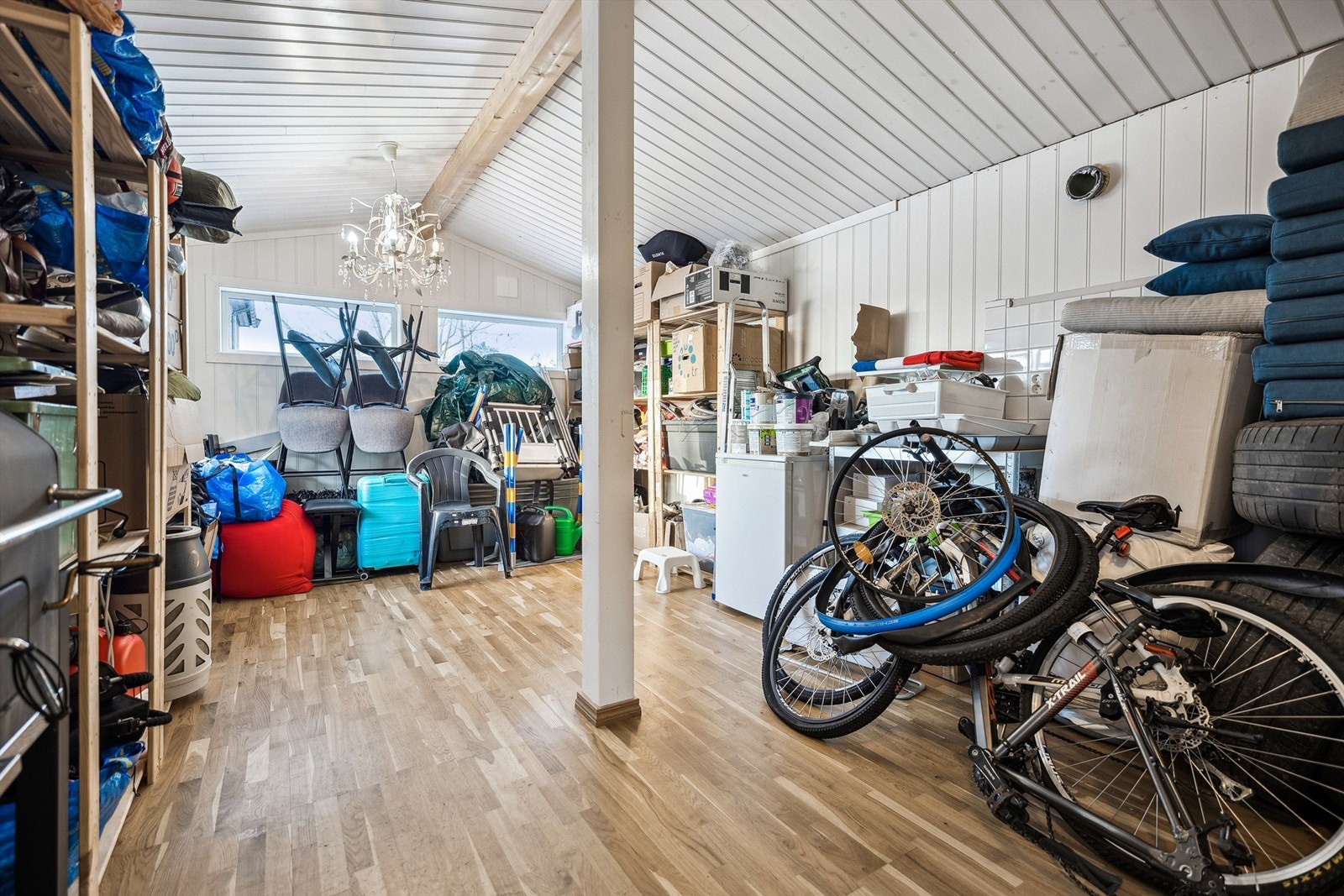 Stort anneks med godt med lagringsplass. Galleribilde