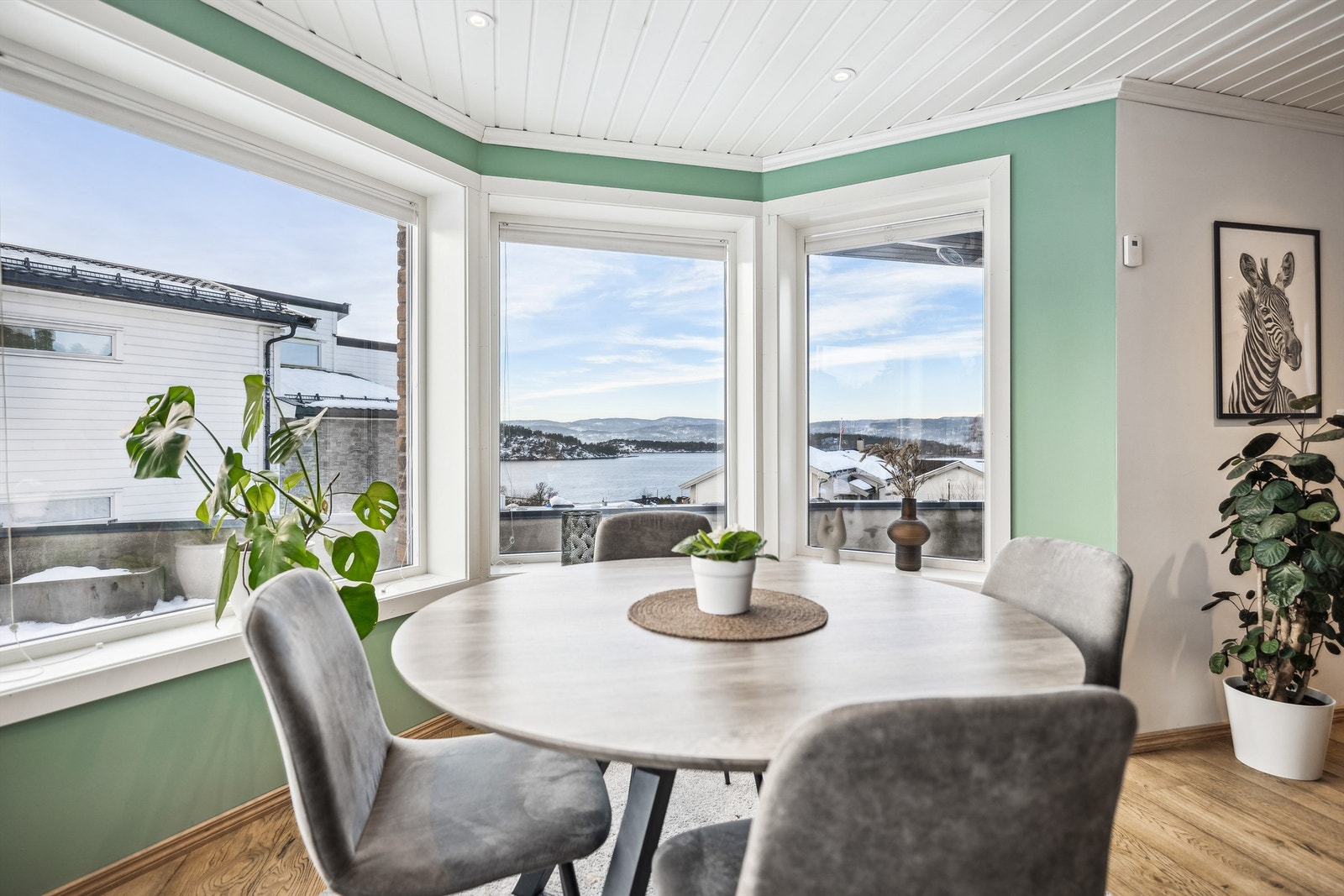 Fra entréen er det adkomst til stue. Galleribilde