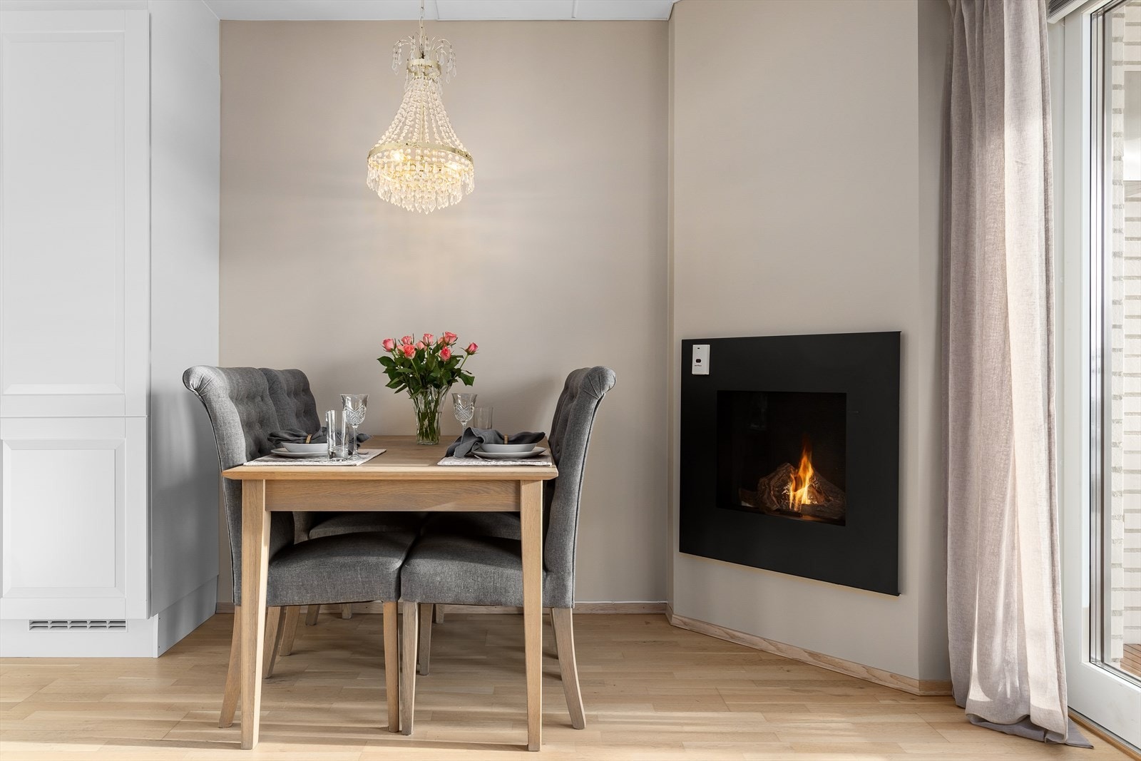 Den lekre gasspeisen sørger for å varme opp både rom og stemning Galleribilde