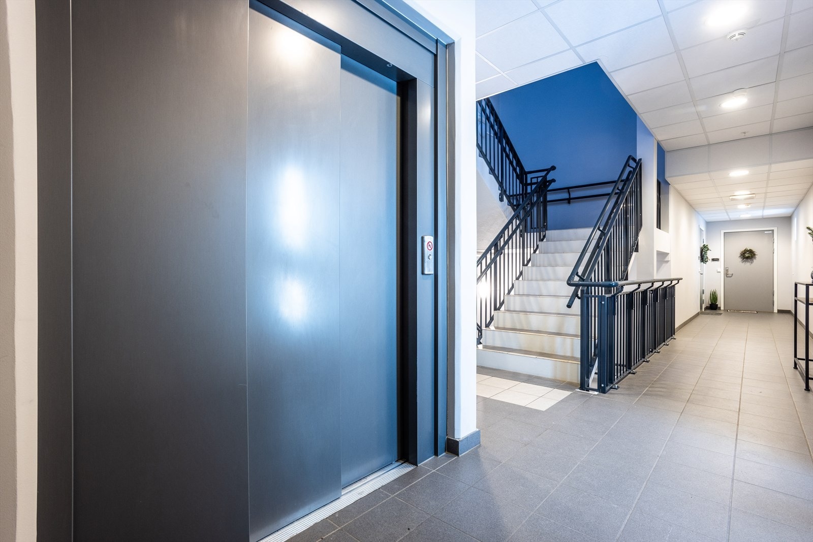 Heisen tar deg opp i etasjene Galleribilde