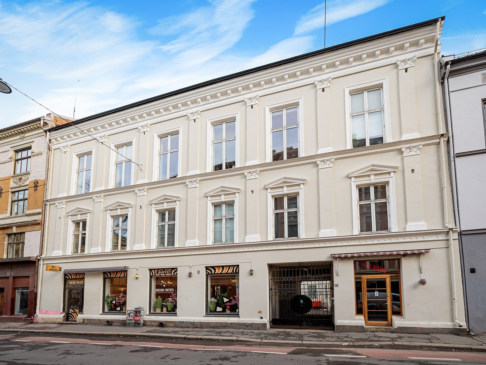 Møllergata 38A ligger svært sentralt til på Fredensborg med gangavstand til alt byen har å by på. I nærheten har du en rekke serverings- og utesteder. Du finner også søndagsåpen butikk rett ved. Galleribilde