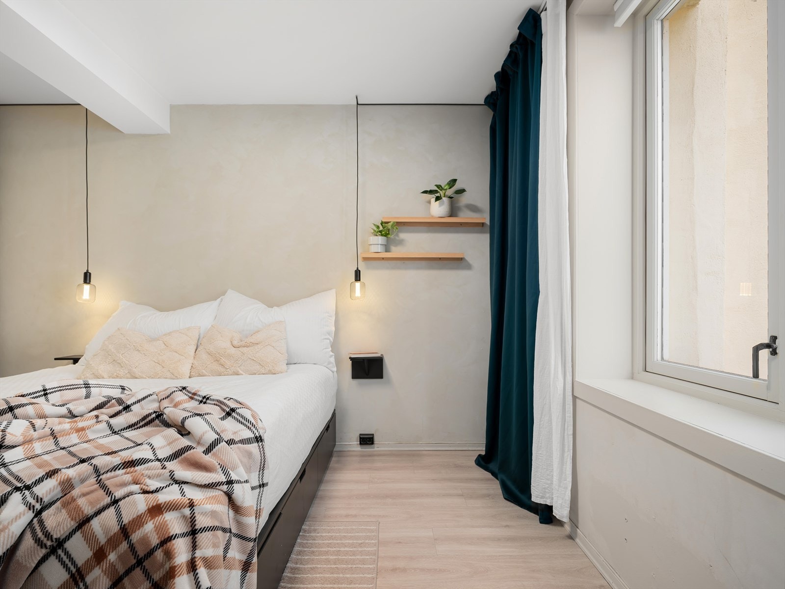 Soverommet vender mot rolig bakgård. Galleribilde