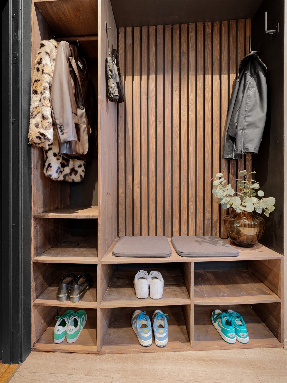 Moderne innredning som er spesialtilpasset. Galleribilde