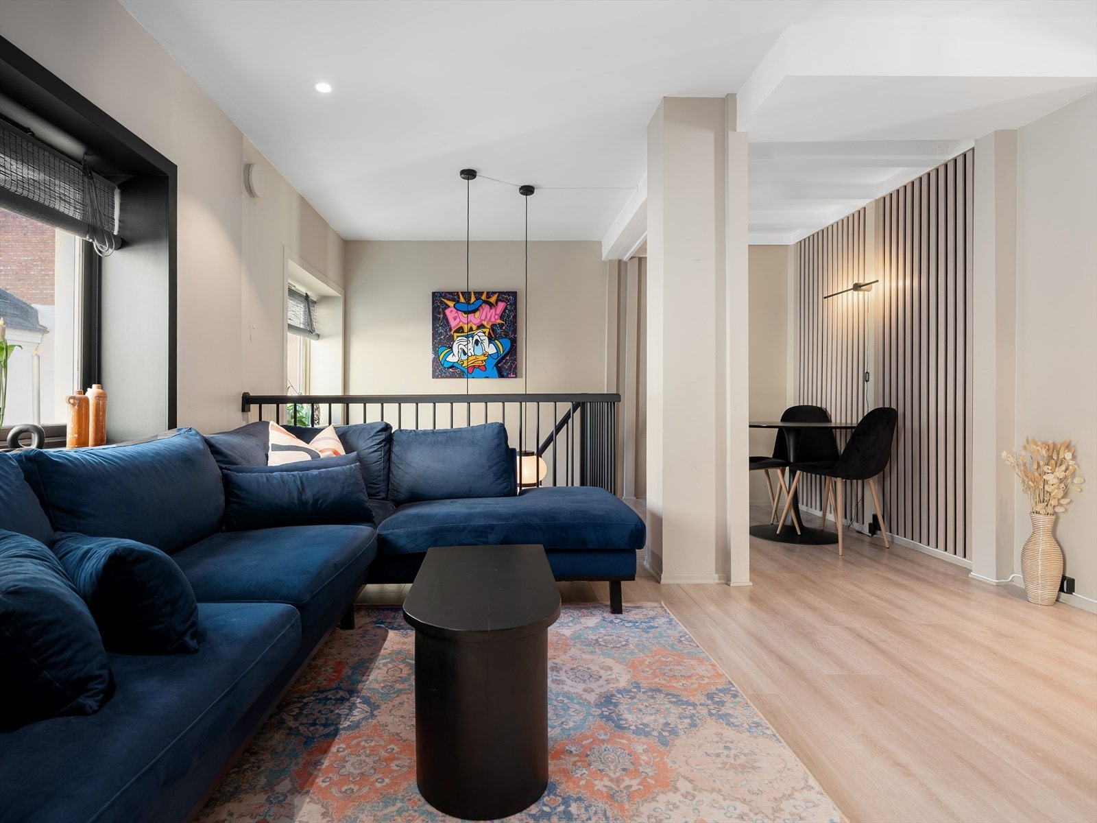 Leiligheten ble pusset opp i 2020 og bærer preg av en rekke påkostede materialvalg. Galleribilde