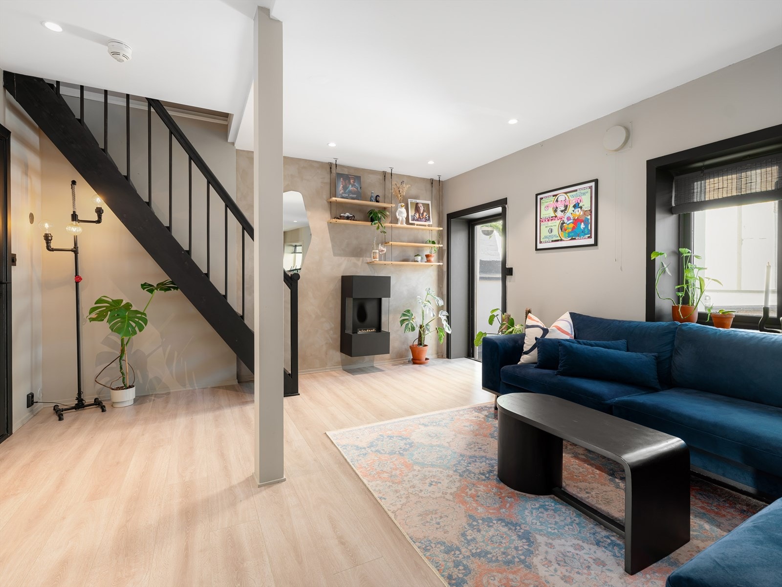 Boligen er lys og moderne og holder gjennomgående fin standard. Galleribilde