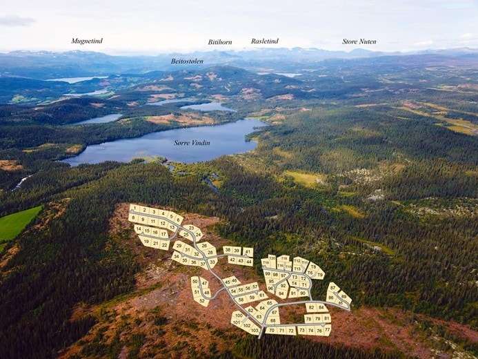 Tomtekart med navn på topper som ligger i utsikten Galleribilde