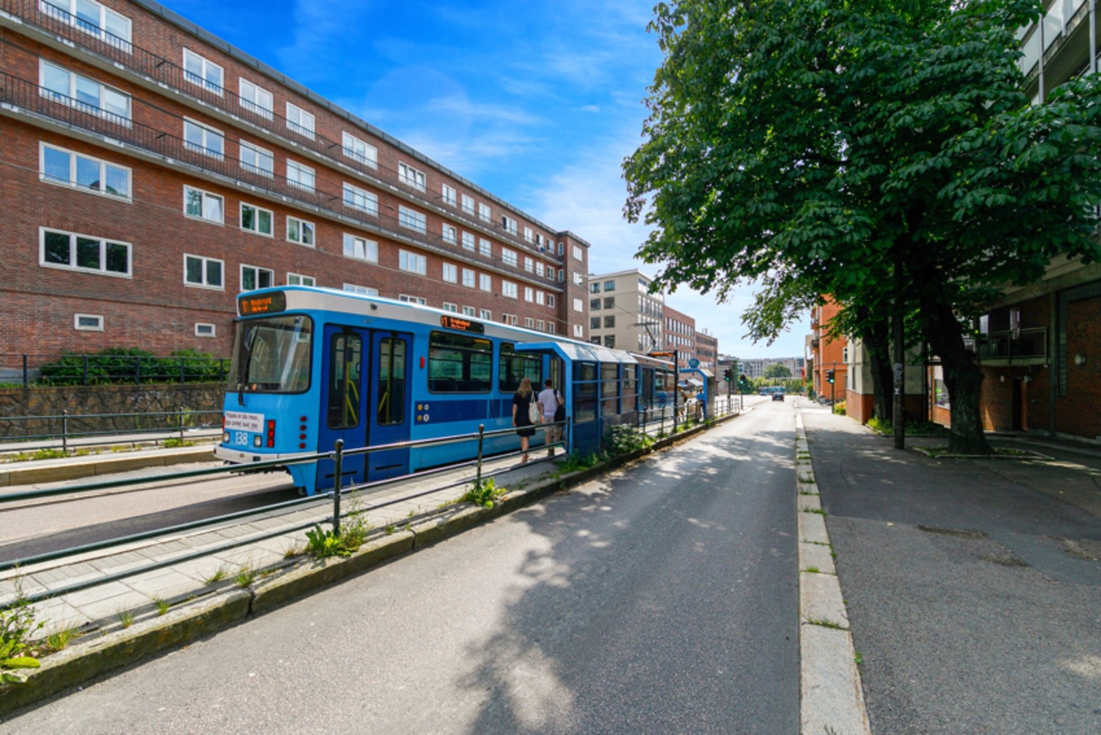 Trikkestopp Rosenhoff med tilgang til buss, nattbuss, flybuss og trikk. Galleribilde