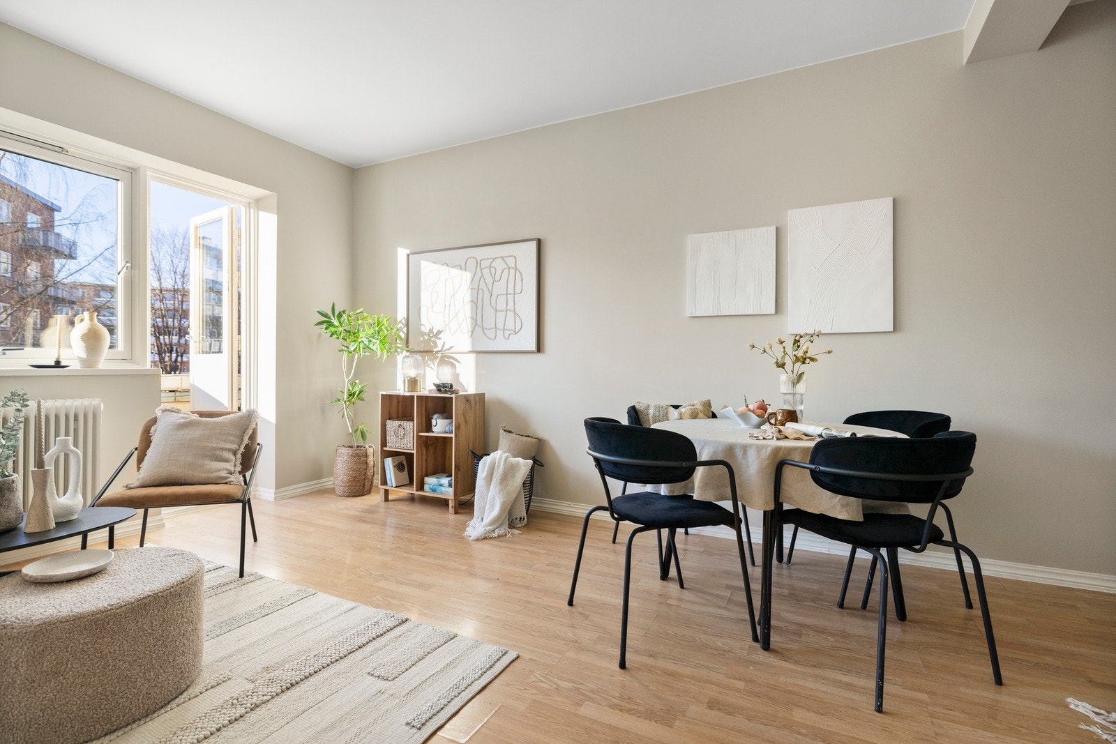 Naturlig plass for spisegruppe ved kjøkken. Galleribilde