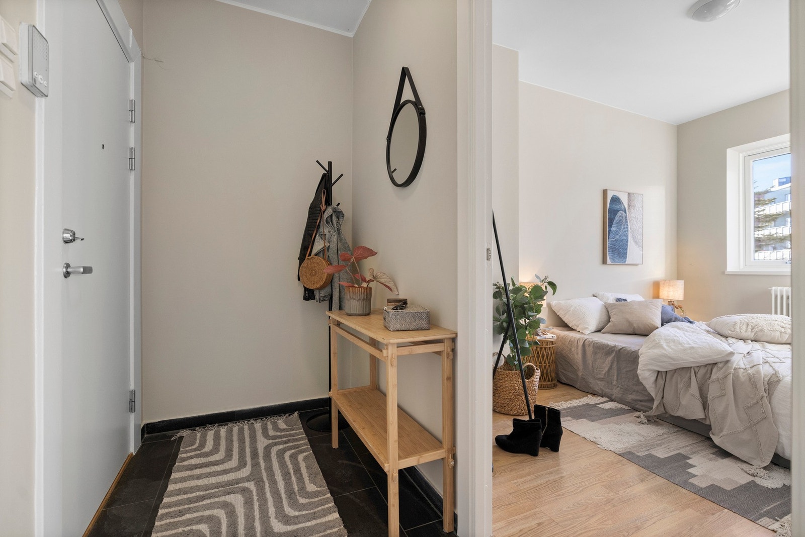 Alle rommene bindes naturlig sammen i entréen. Galleribilde