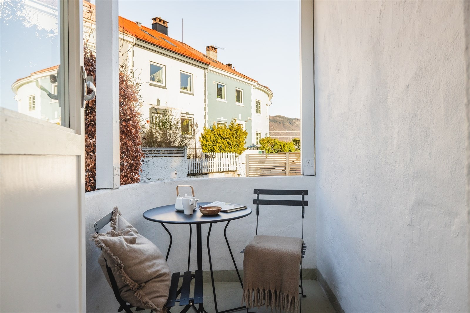 Seksjonen har sin egen trivelige altan! Et utmerket tilskudd på varme sommerdager. Galleribilde