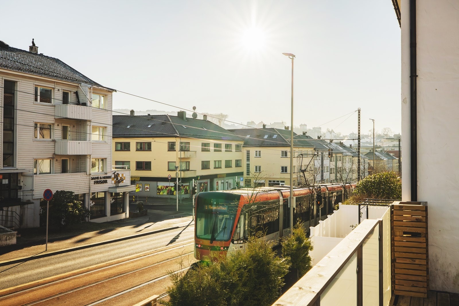 Fra boligen er det tilnærmet like kort avstand til Wergeland som til Brann Stadion bybanetrasse. Galleribilde