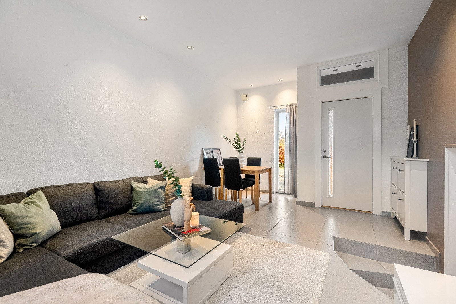 Stuen kan enkelt innredes i ulike soner. Galleribilde