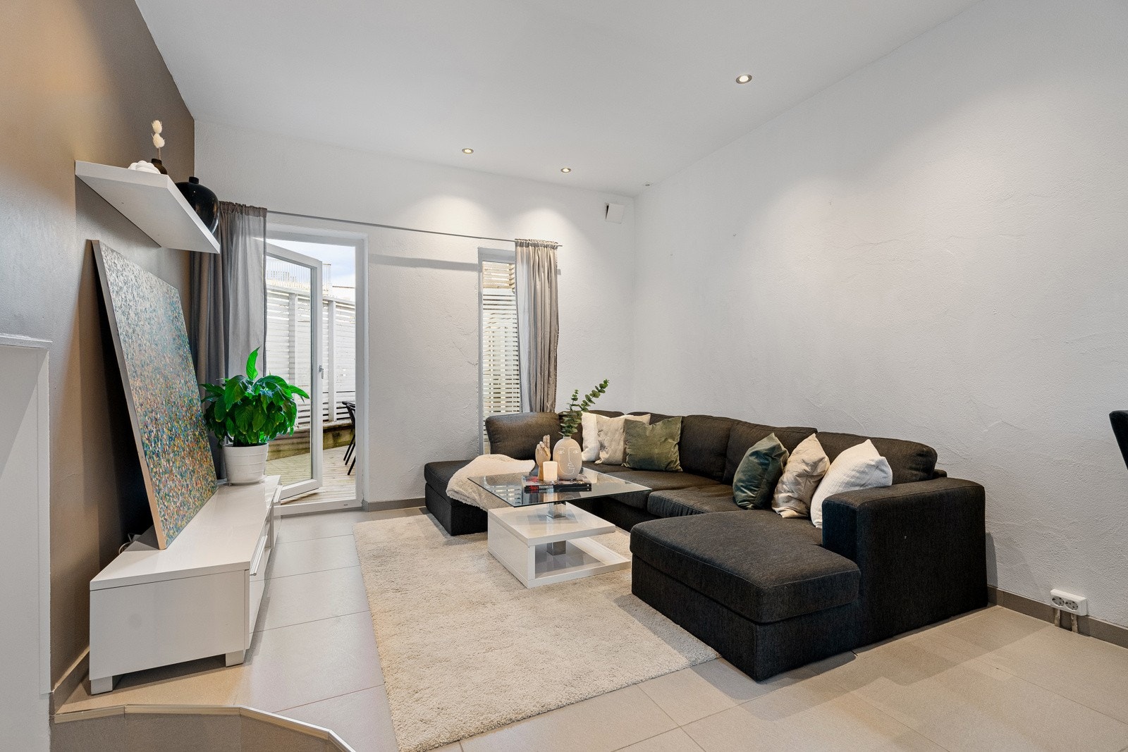 Velkommen inn! Leiligheten er lys, lekker og klar for å flyttes rett inn i! Galleribilde