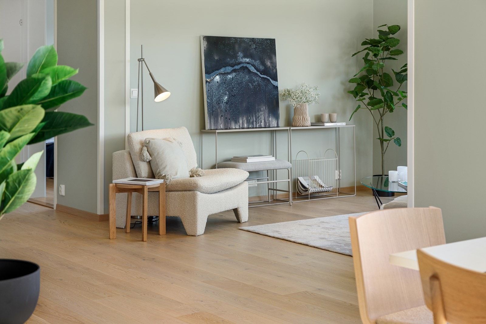 Fin en stavs parkett i hele boligen Galleribilde