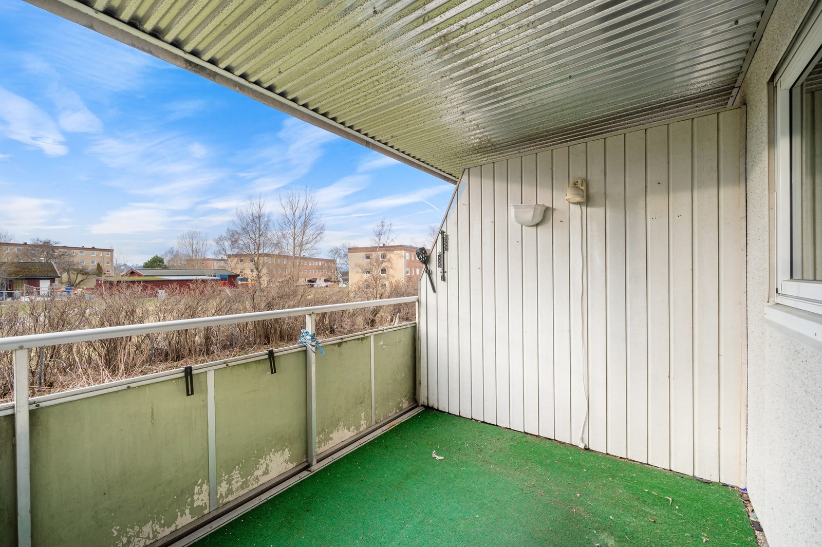 Her sitter man skjermet til uten gjenboere, og solen nyter man fra ca. kl. 12:00 til 21:30 på sommerstid. Galleribilde