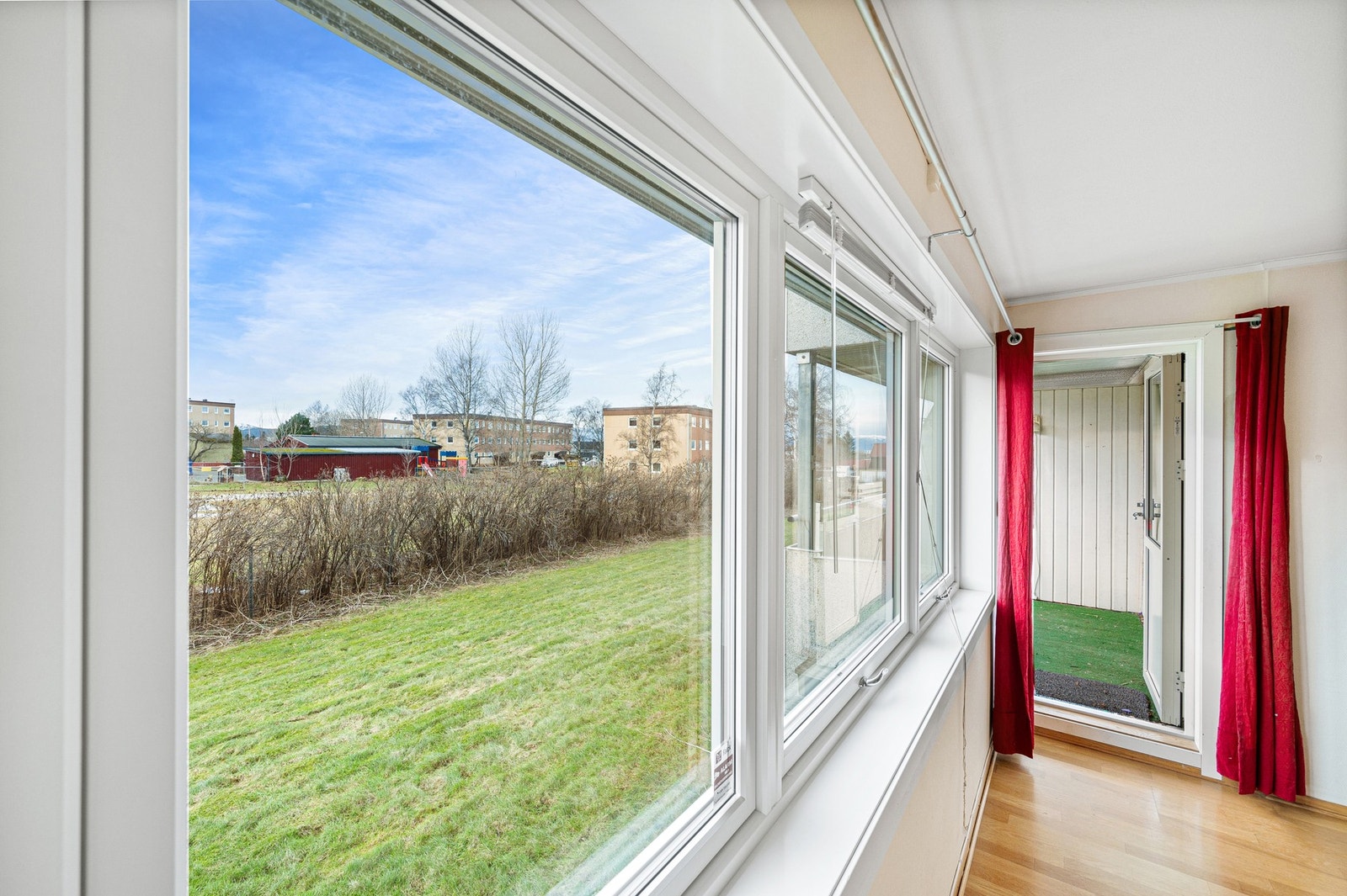 Her slipper man den tette blokkbebyggelsen. Her er det luftig og grønt mellom byggene. Galleribilde