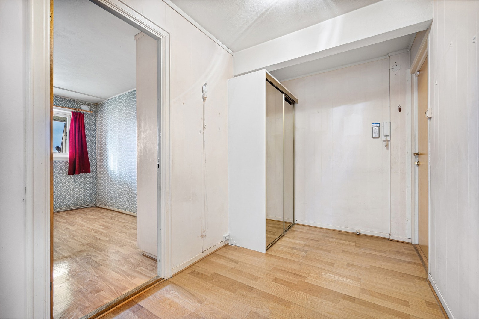 Inngangsparti på 7 kvm med velfungerende callingsystem. Galleribilde