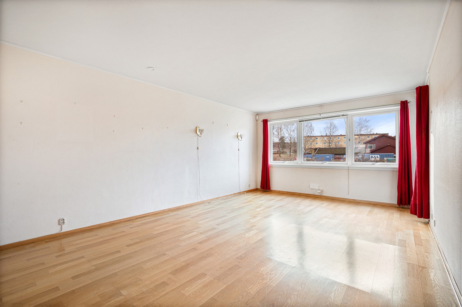 Boligen har en praktisk planløsning som gir flere gode møbleringsmuligheter. Galleribilde