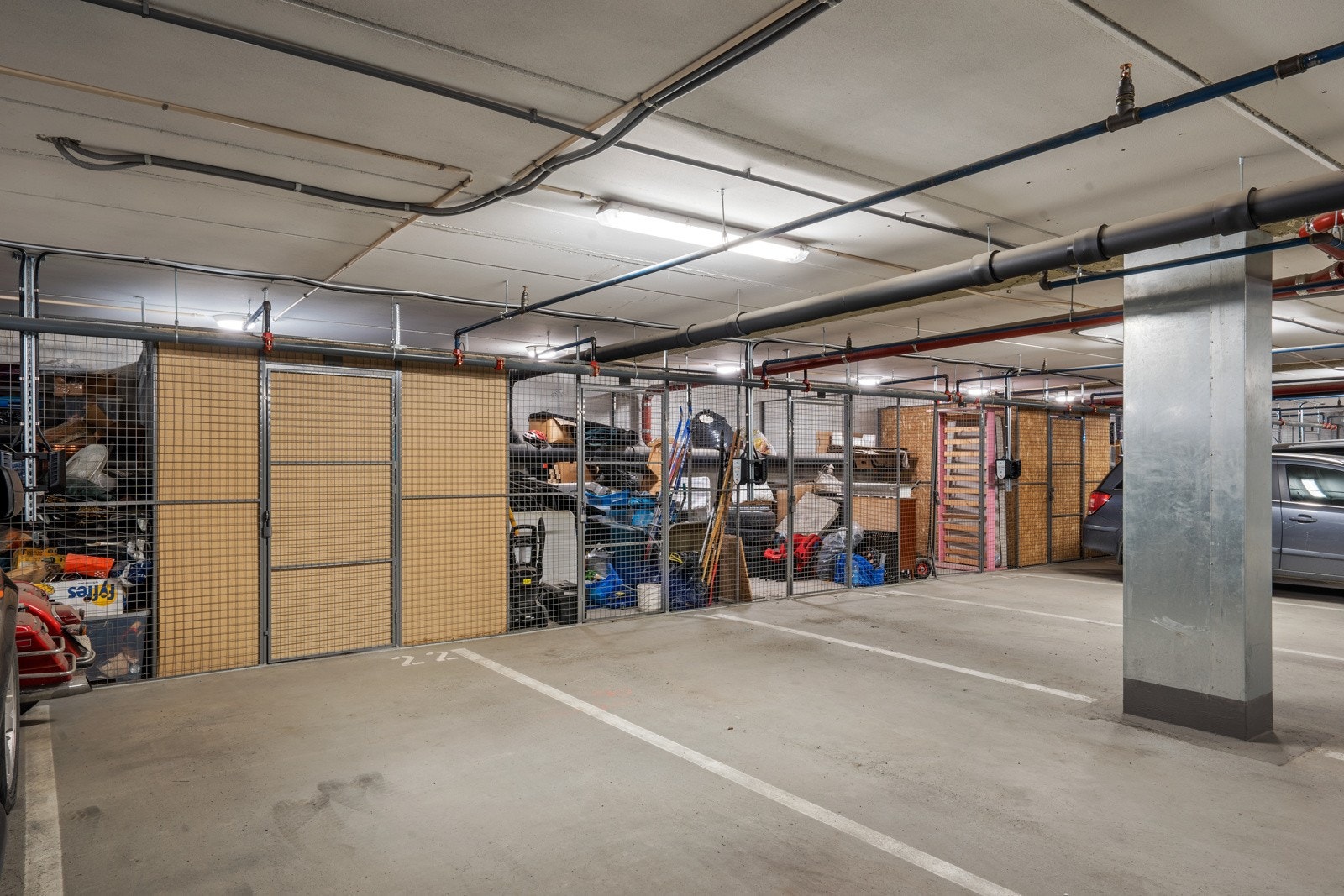 Leiligheten disponerer en biloppstillingsplass i felles garasje. Galleribilde