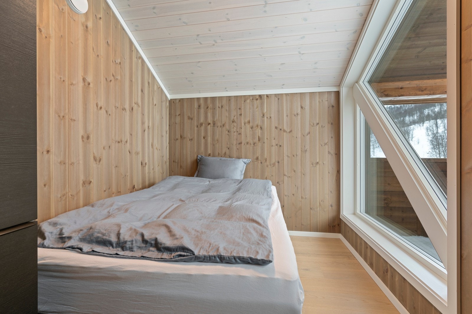 Soverom toppetasjen med flott utsikt mot Nos og alpinanlegget. Galleribilde