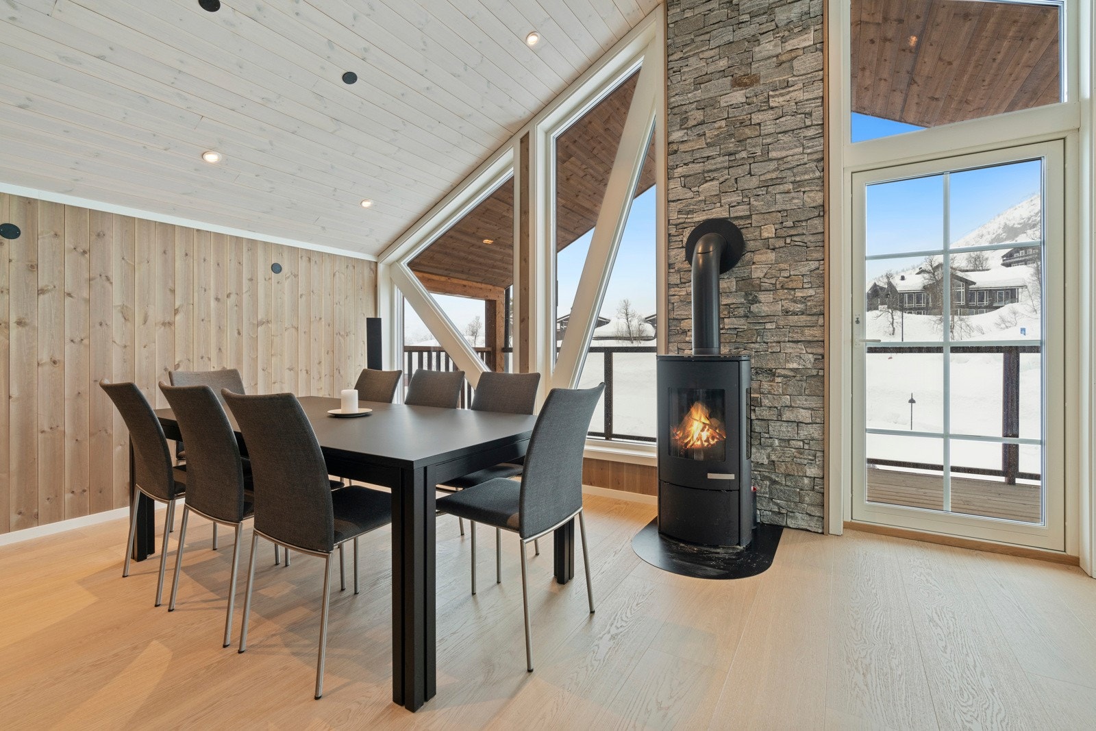 God plass til stor spisestue. Galleribilde