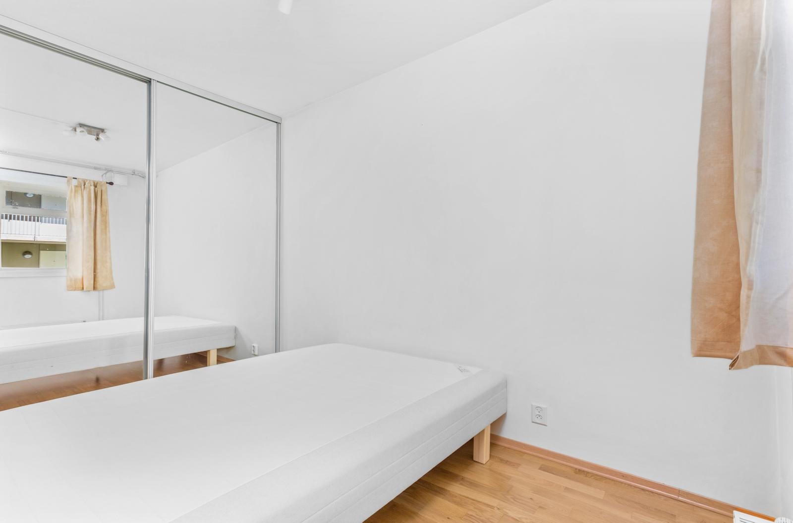 Soverom med dobbeltseng Galleribilde