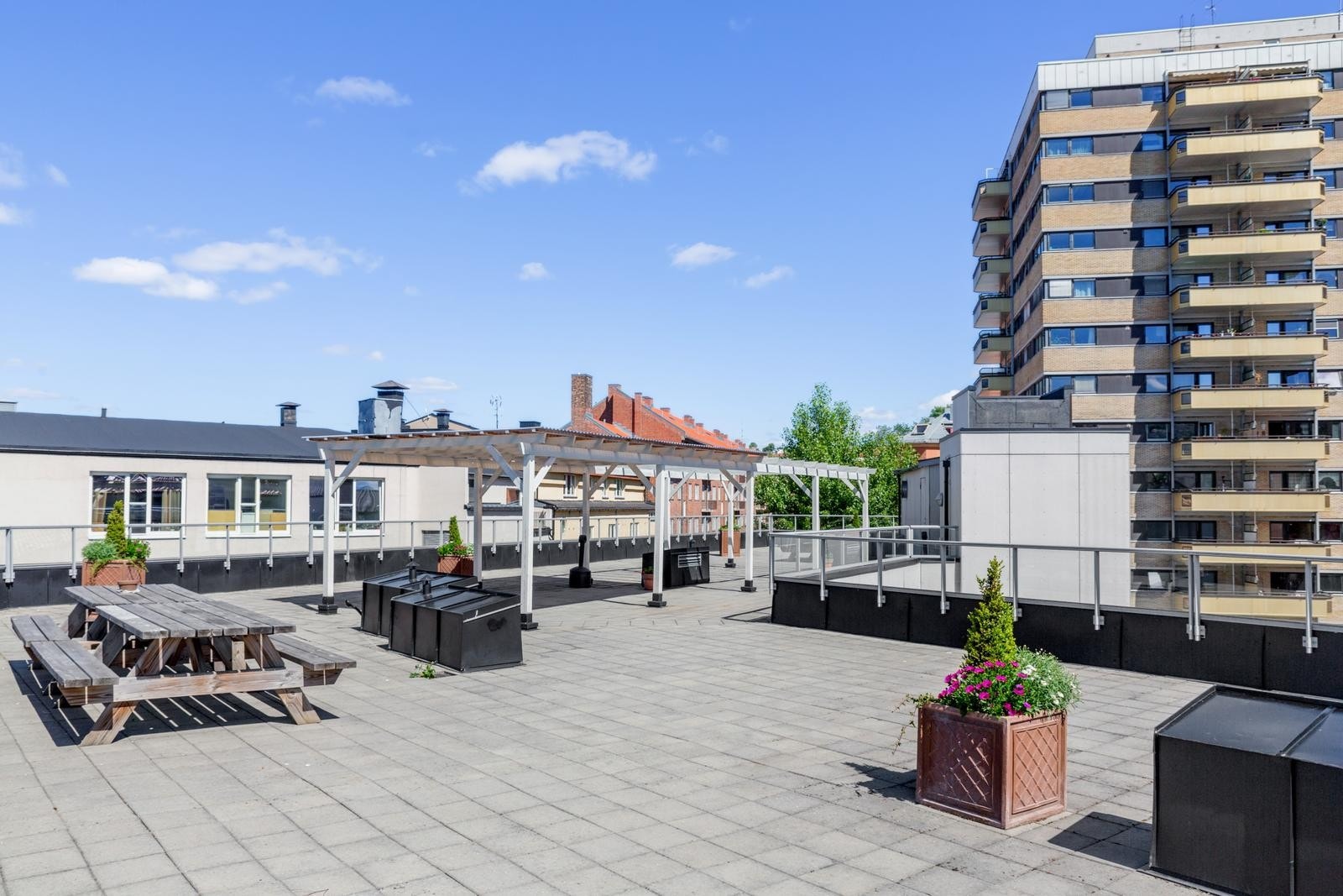 Flott solrik takterasse Galleribilde