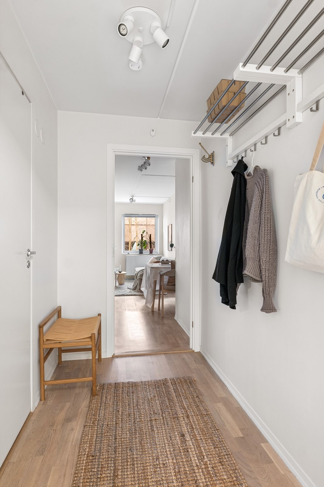 Boligen er enkel å innrede etter enhver smak. Kom på visning for videre planlegging! Galleribilde