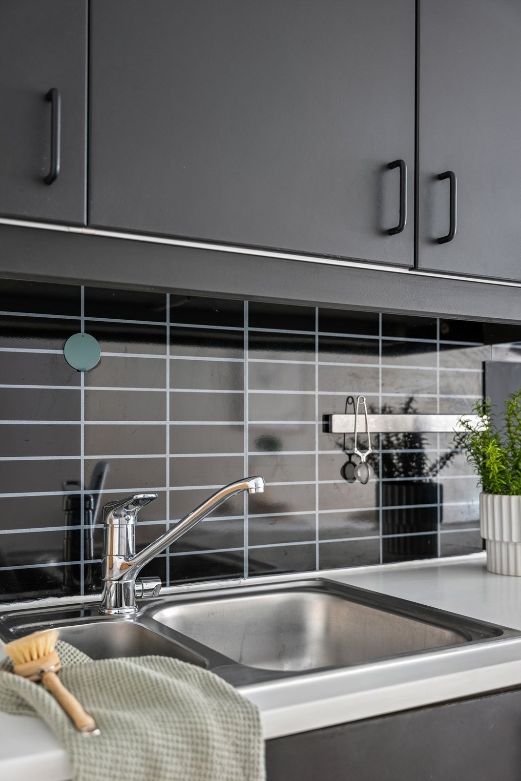 Alt av hvitevarer medfølger salget. Galleribilde