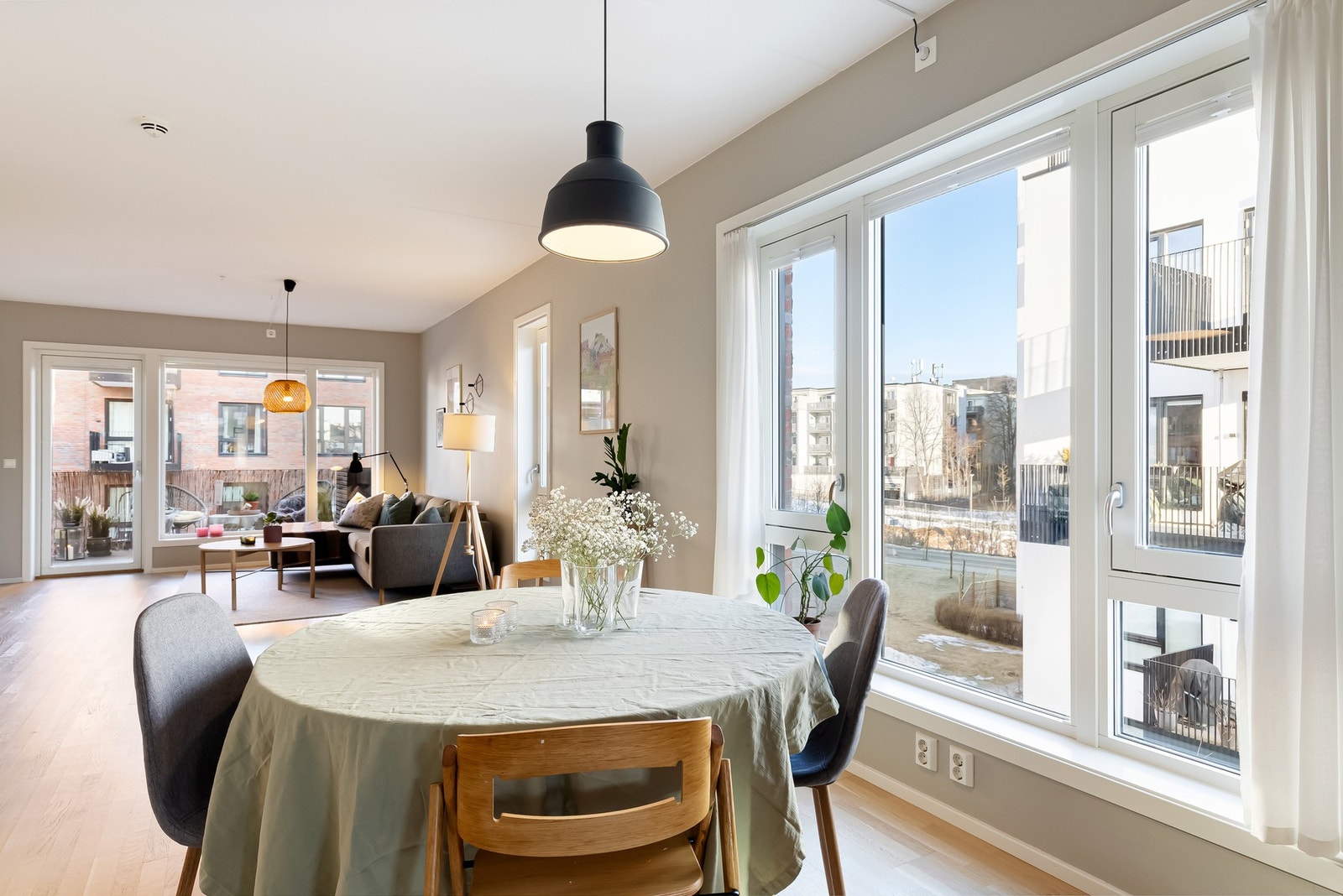 Christer Sebbah ved EIE Løren ønsker velkommen til Bøkkerveien 38A! Galleribilde