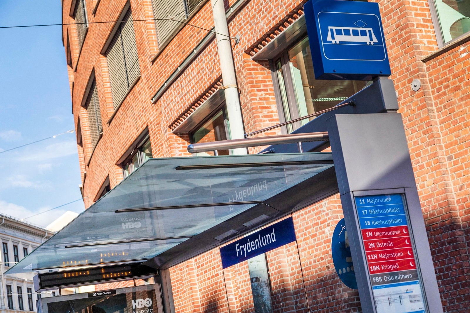 Busstopp Frydenlund. Galleribilde