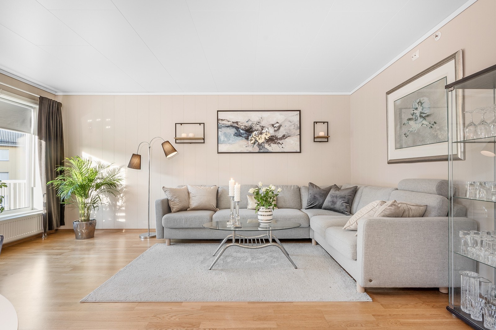 I stuen kan man nyte avslappende kvelder og gode stunder med familie og venner. Galleribilde