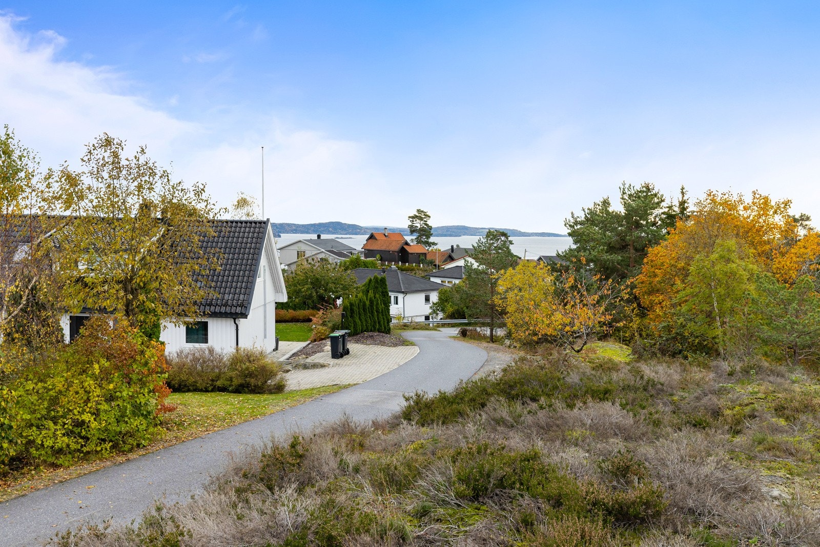 Utsikt fra tomten slik den er i dag. Galleribilde