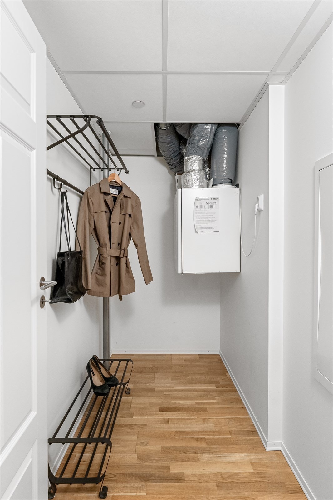 Praktisk bod i entréen Galleribilde