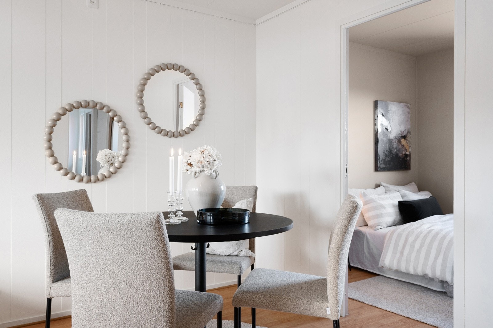Spisebordet har en praktisk plassering. Galleribilde