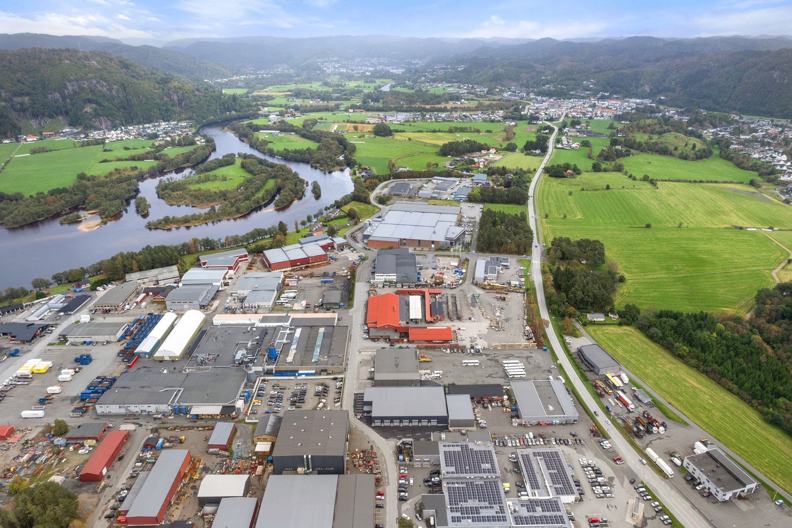 oversiktsbilde mot Lyngdal Sentrum. Galleribilde