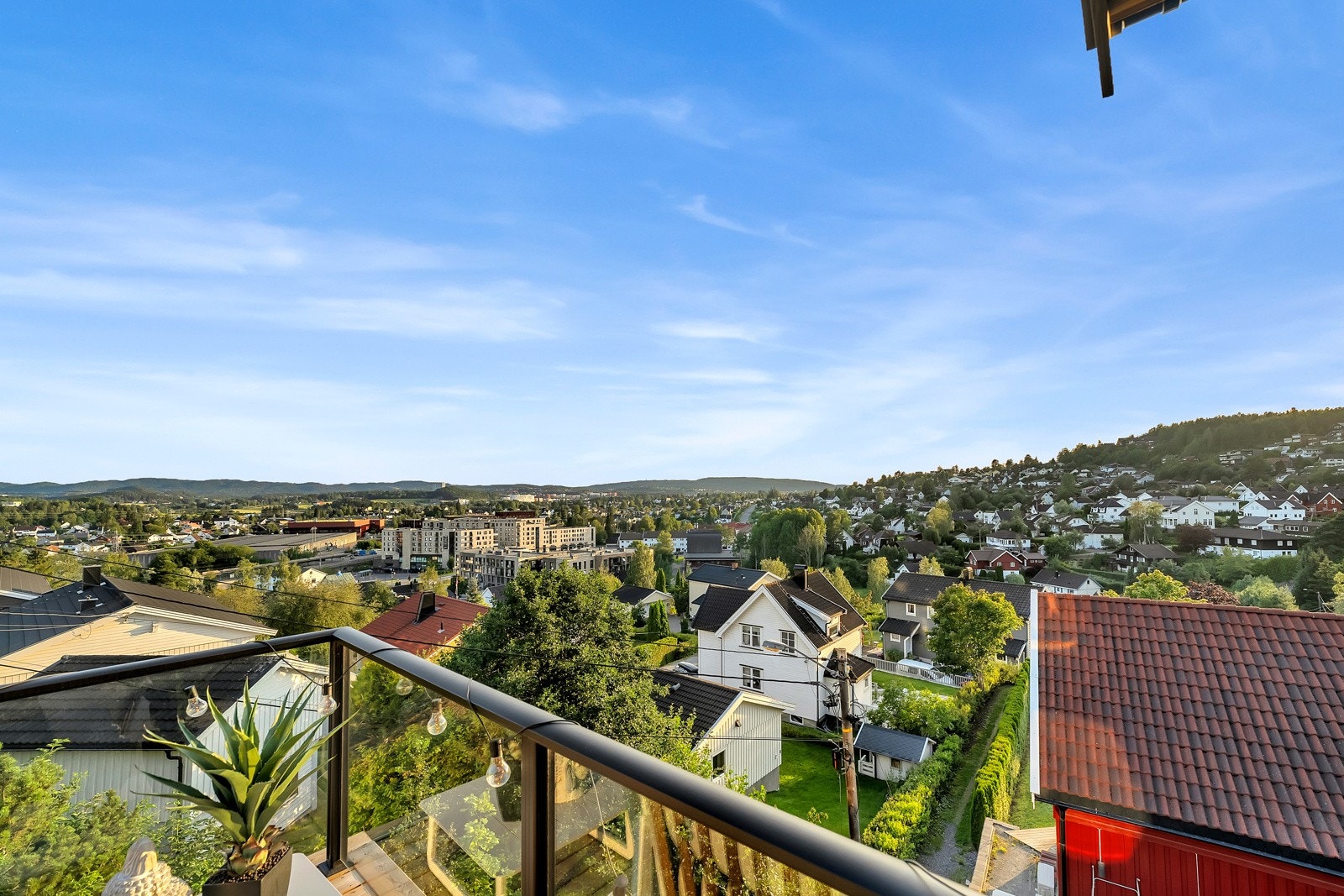 Beliggende på en av Fjellhamars beste beliggenheter med spektakulær panoramautsikt! Galleribilde