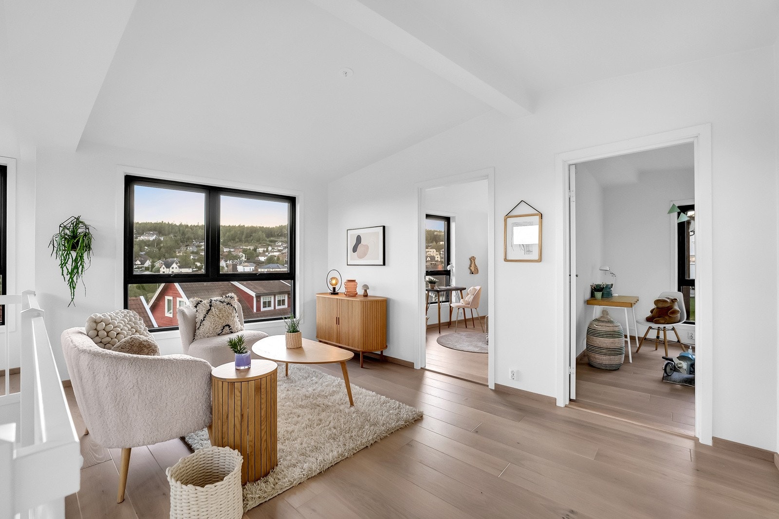 Vinduene er store og byr på masse lys og en helt utrolig utsikt. Galleribilde