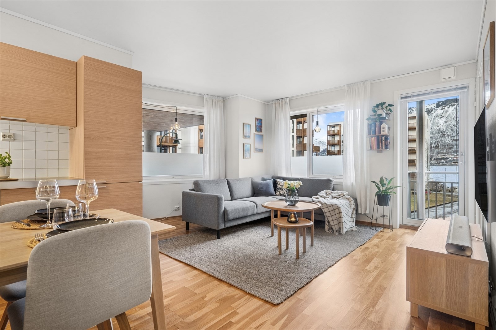 Adkomst til sør-østvendt balkong med morgensol fra ca kl 08 frem til ca kl 15 Galleribilde