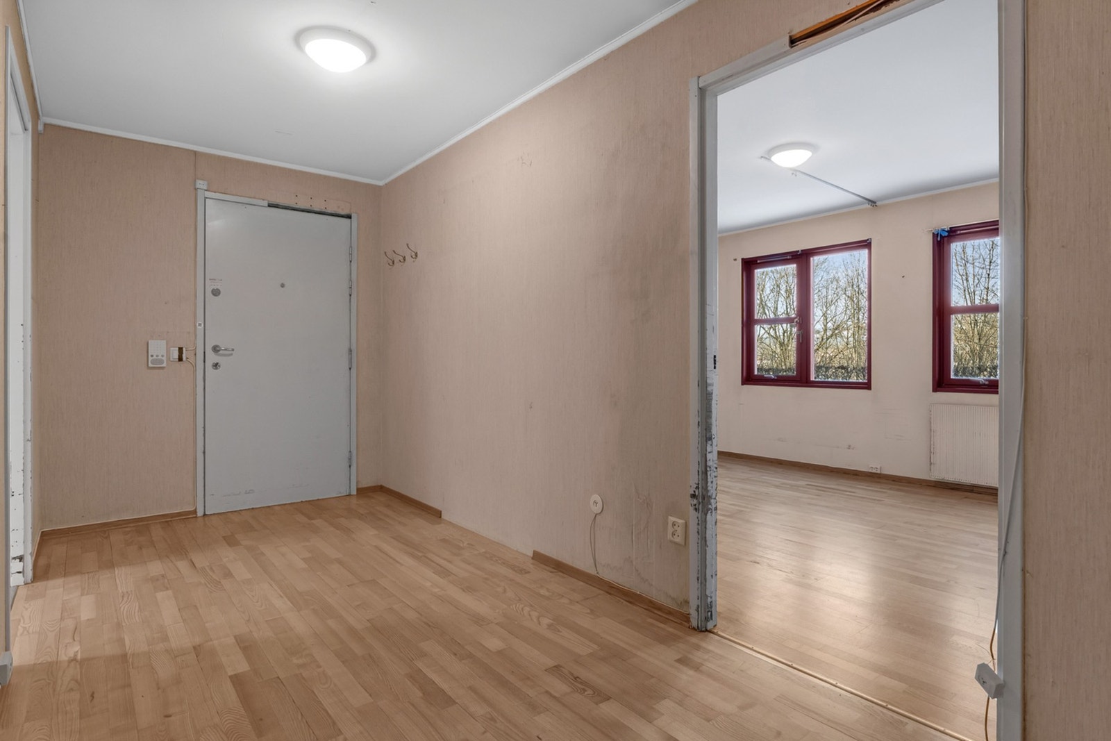 Entré (merker på gulv og vegger er grunnet selger elektriske rullestol) Galleribilde