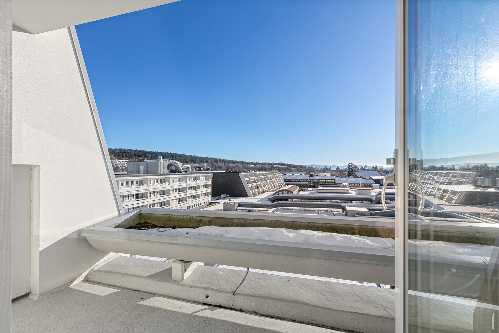 Balkongen er perfekt for morgenkaffen eller et lite pusterom i hverdagen. Galleribilde